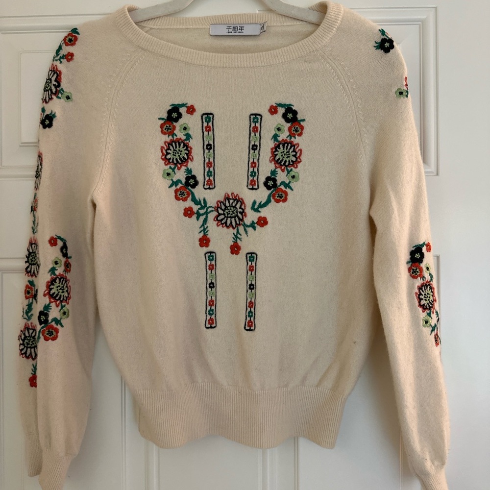 100% Cashmere Embroidered Cream Sweater Size 0-2
